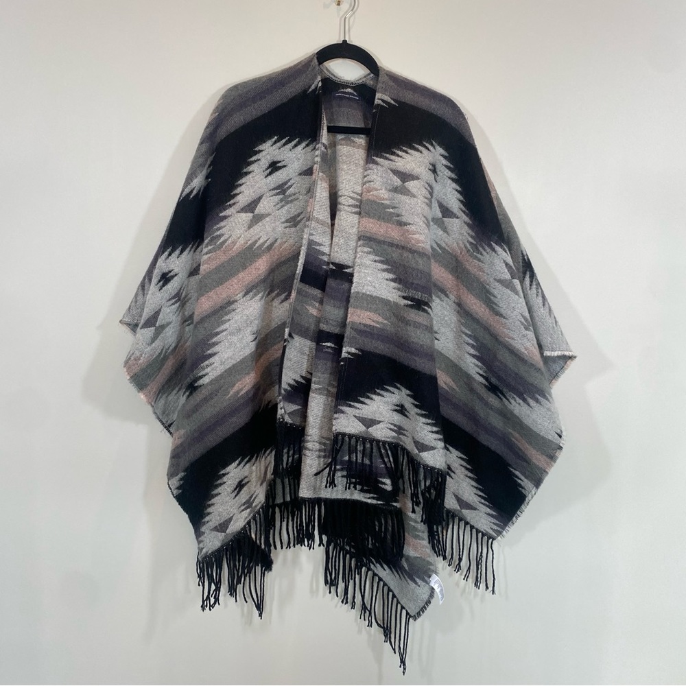 American Eagle Outfitters Black and Gray Shrug Poncho